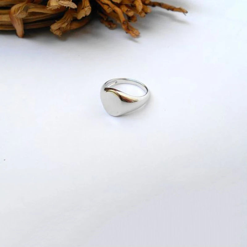 2023 Fashion Personalized Initial Signet Ring for Women Minimalist Alphabet Stamp Statement Ring Blogger Loves Unique Gift