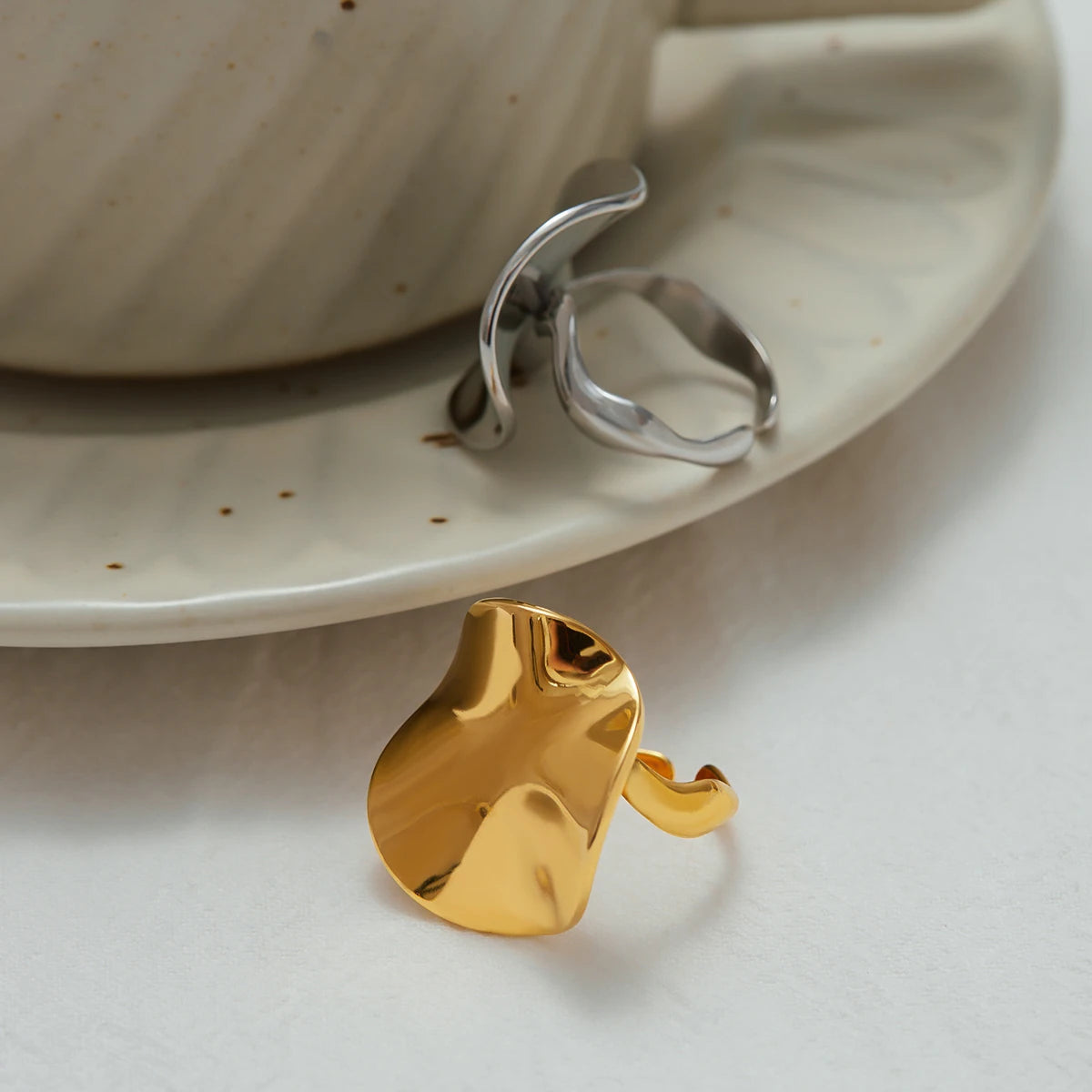 Uworld Minimalist Circular Folded Ring 18K Gold Color Plated Stainless Steel Large Circular Wave Stackable Ring Women's Jewelry