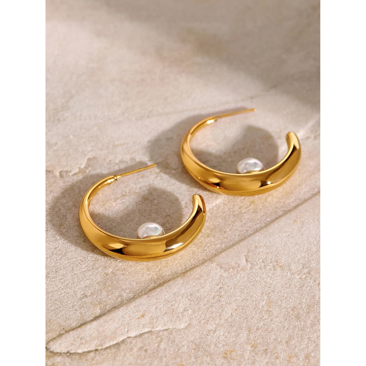 Uworld Stainless Steel 18k Gold Platinum PVD Plated Shell Pearl Dynamism Earrings Daily Finger Jewelry Bijoux for Women