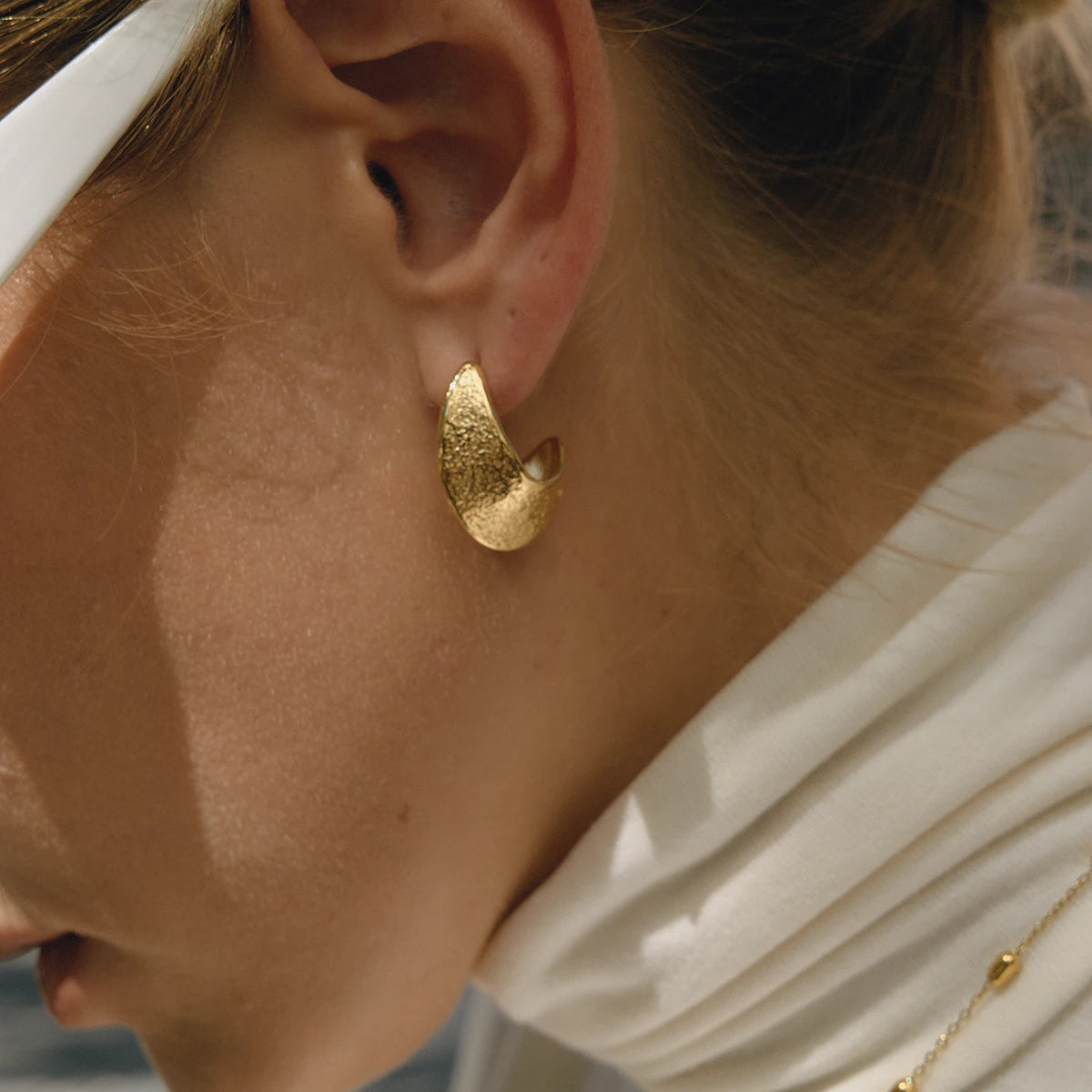 Uworld Simple Classic Hammer Oattern Hollow C-ring Chubby Ear studs 18K PVD Plated Stainless Steel Waterproof Jewelry