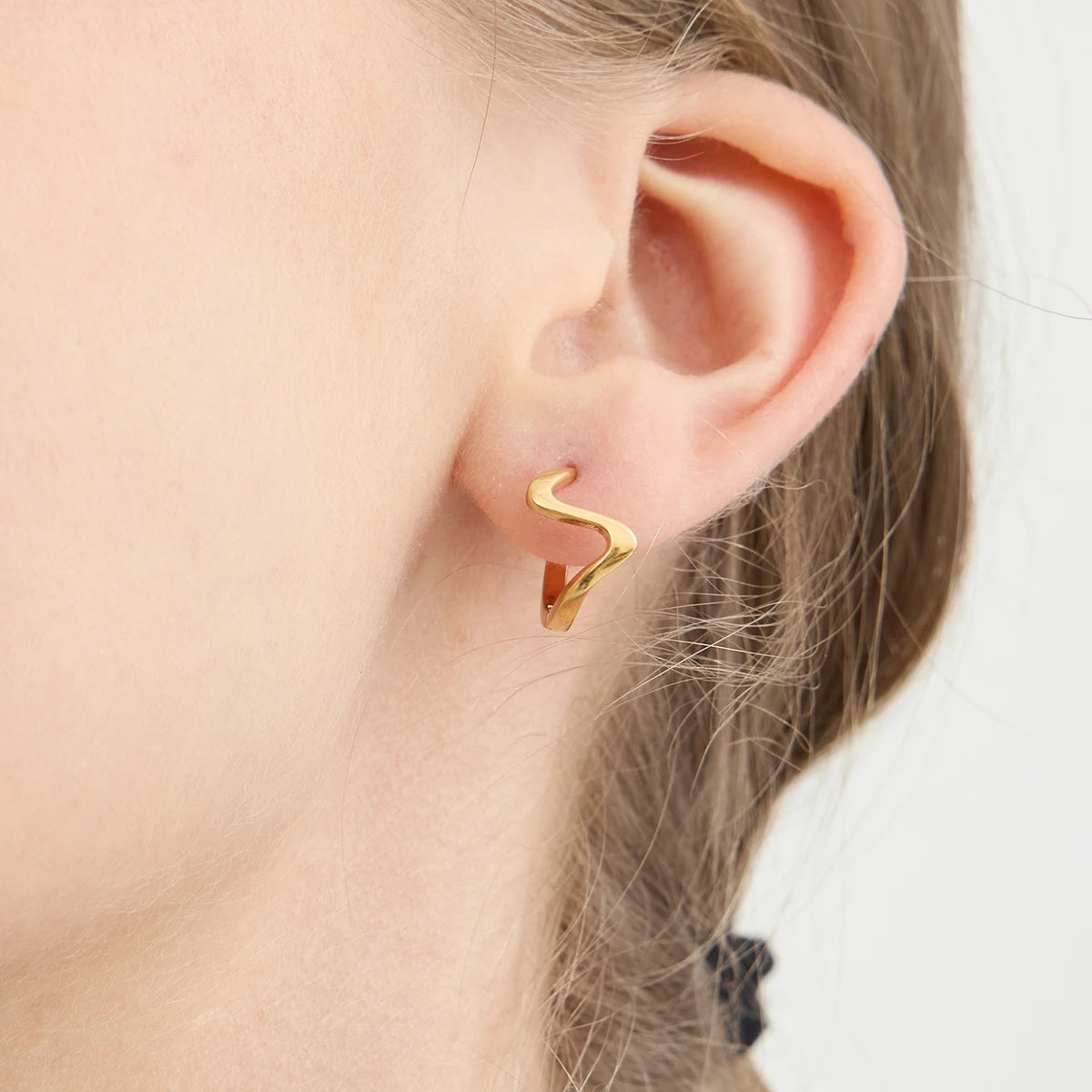 Uworld Minimalist Irregular Wave Earrings 18K PVD Stainless Steel Gold Color Line Irregular Earrings Women's Jewelry