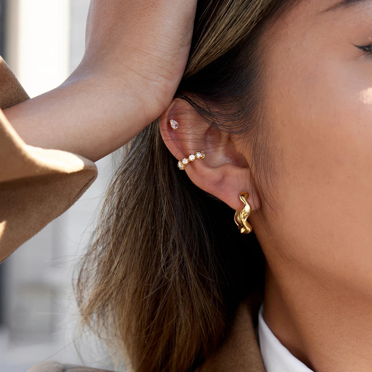 Uworld Classic 18K Plated Gold Color Smooth Wave Hoop Earring Women Zircon Stainless Steel Earring For Lady Waterproof Jewelry