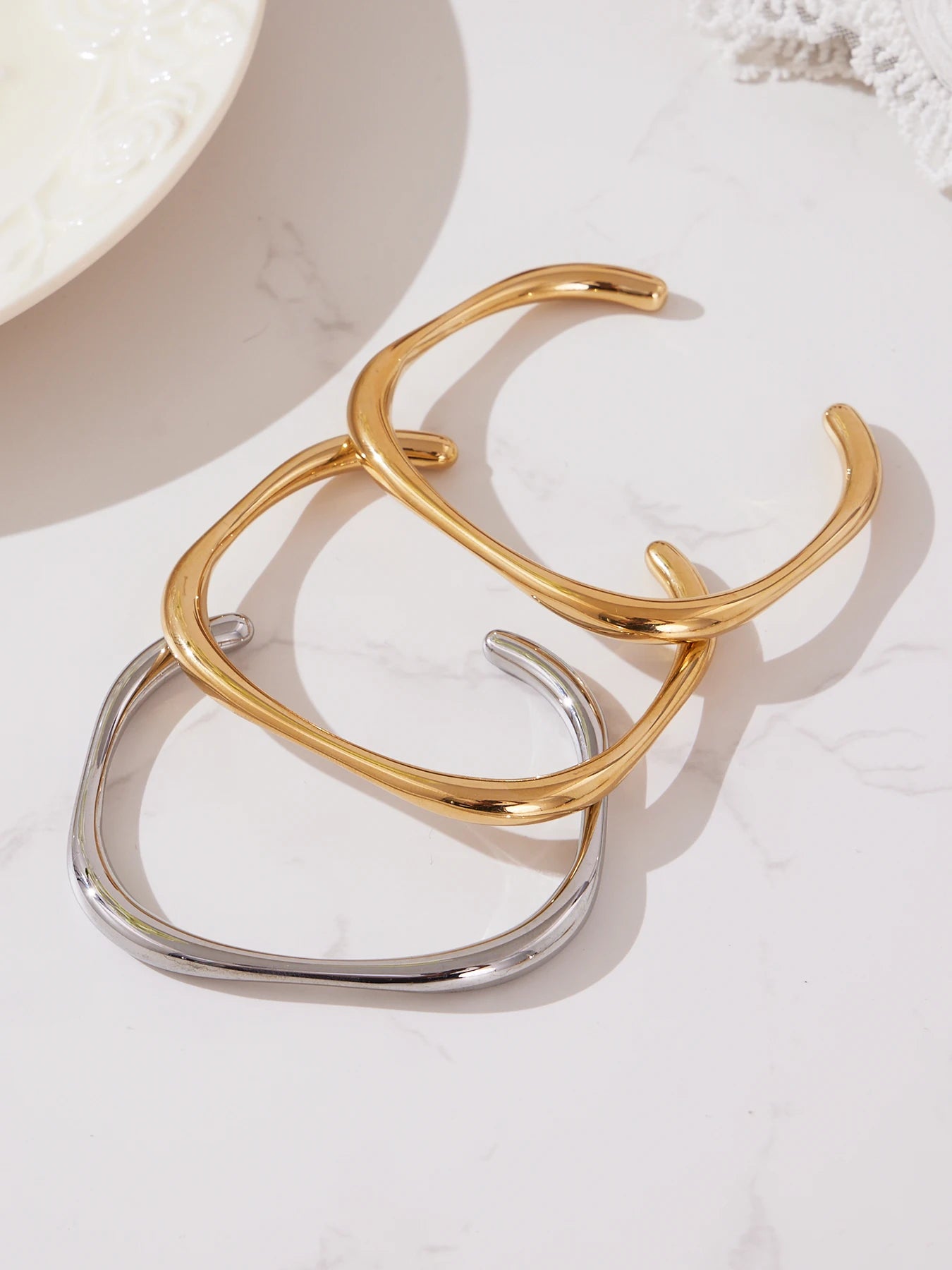 Nivora Minimalist Cubic Zirconia Charm Cuff Bracelet for Women Stainless Steel Gold Plated Wedding Banquet Charm Bangles Jewelry