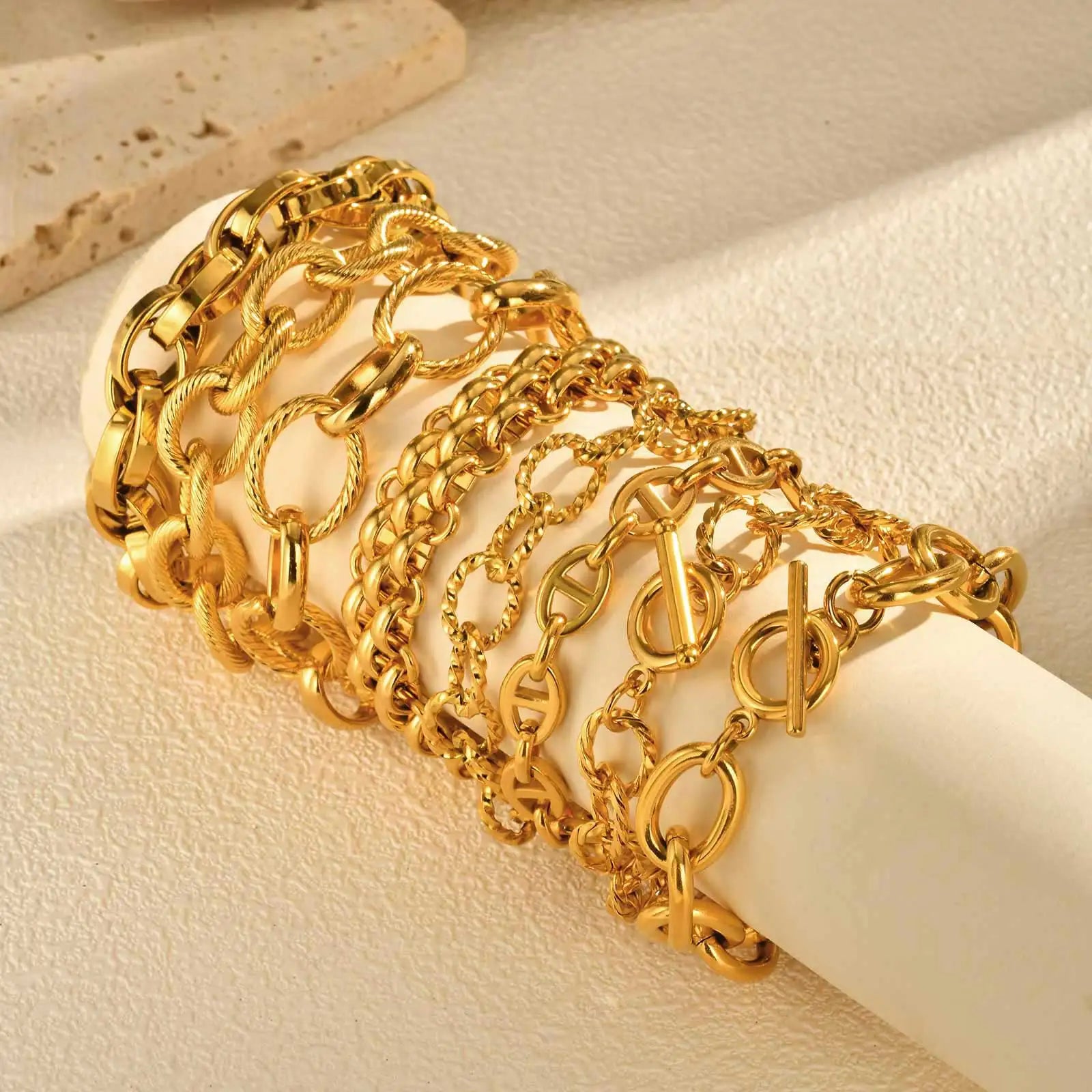 Women's Twisted Ring-connected Toggle-clasps Bracelet,Stainless Steel 18K Gold Plated Rolo Chain Bracelets,OT Lock Jewelry Gifts