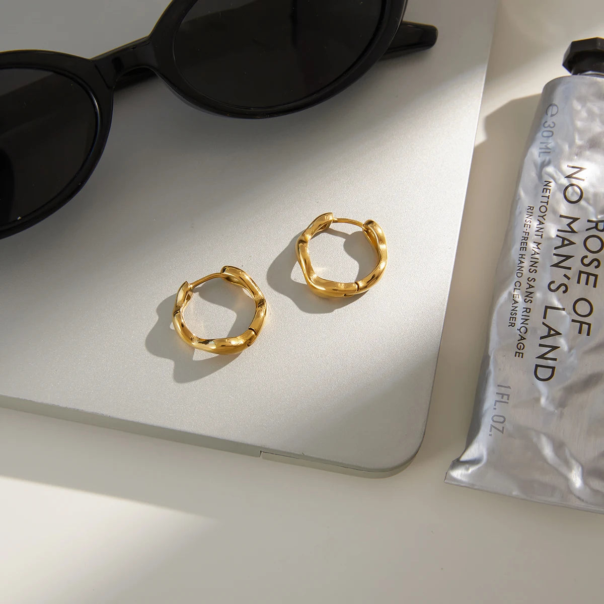 Uworld Classic 18K Plated Gold Color Smooth Wave Hoop Earring Women Zircon Stainless Steel Earring For Lady Waterproof Jewelry