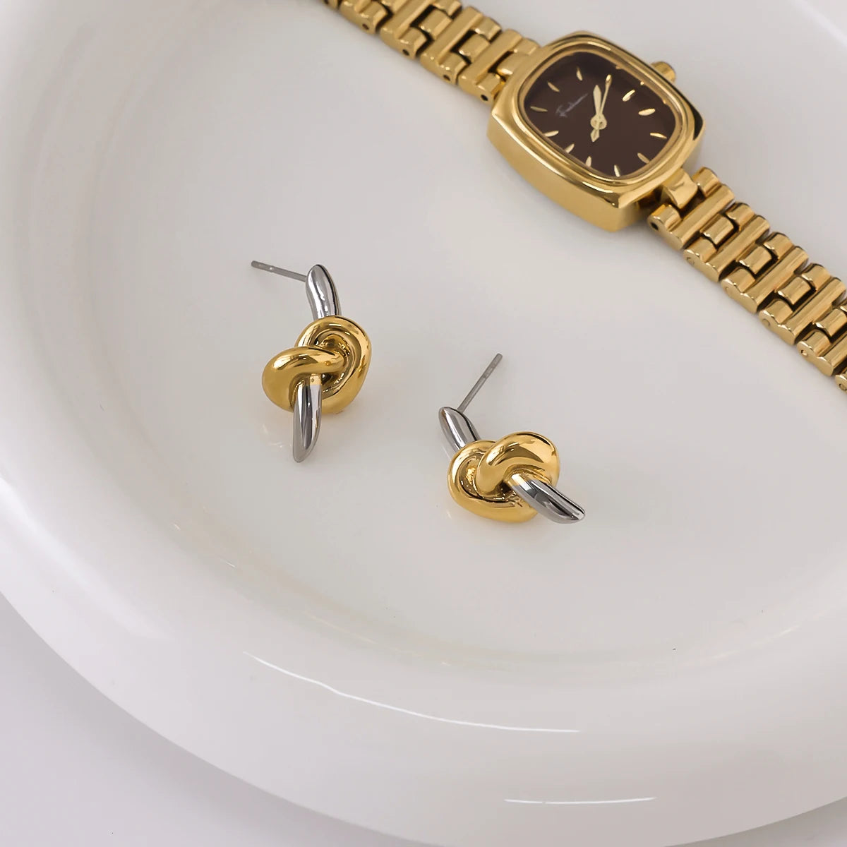 Uworld Personalized Designer Classic 18K Gold Color Plated Stainless Steel Two-Tone Knot Ear Studs Jewellery Woman Daily Wear