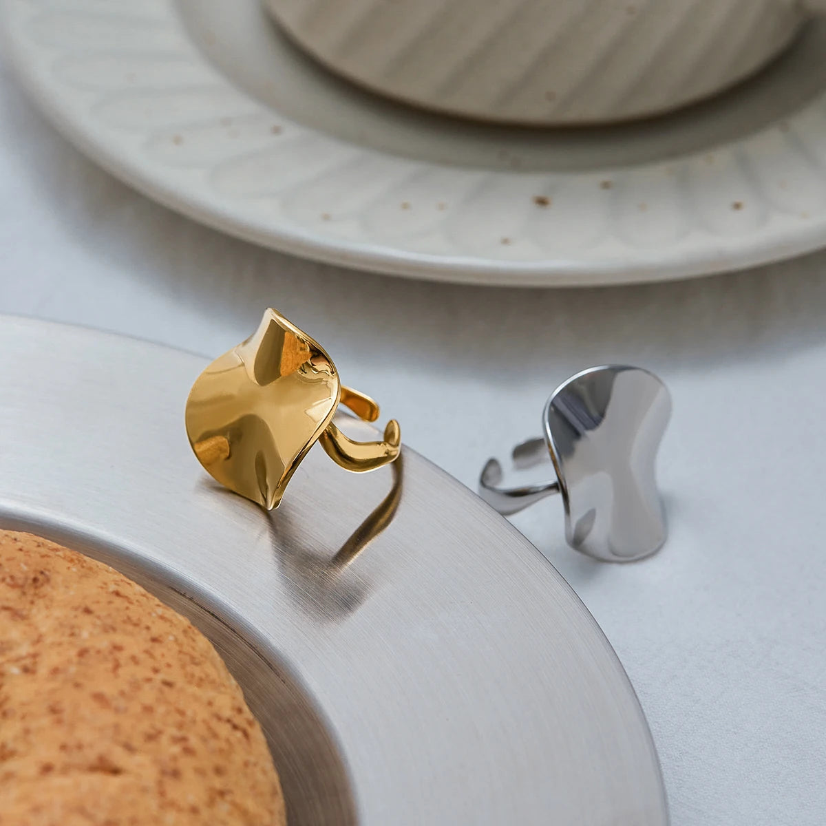 Uworld Minimalist Circular Folded Ring 18K Gold Color Plated Stainless Steel Large Circular Wave Stackable Ring Women's Jewelry