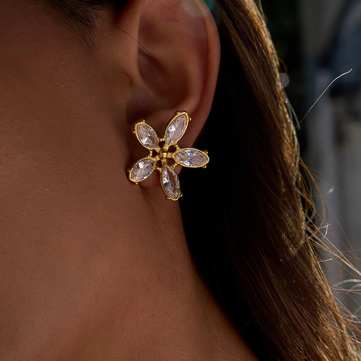 Uworld Fashion Trend 18K Gold Color Plated Stainless Steel White Zircon Flower Ear Studs Women's Jewelry Gift for Her