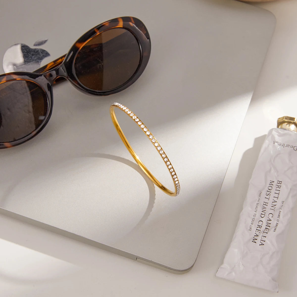 Uworld Classic 18K Rhinestone Round Bracelet Women Gold Color Stainless Steel Plated White Shining Bracelets Jewelry