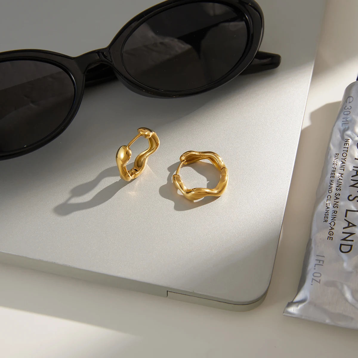 Uworld Classic 18K Plated Gold Color Smooth Wave Hoop Earring Women Zircon Stainless Steel Earring For Lady Waterproof Jewelry