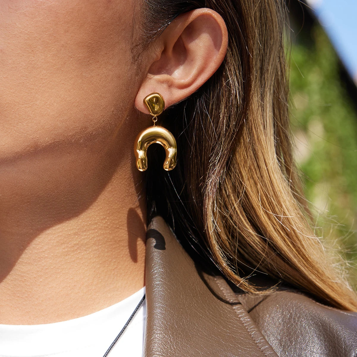 Uworld Classic Gold Color Blocking U-shaped Pendant Earrings Women 18K PVD Plated Stainless Steel Earrings Lady Jewelry