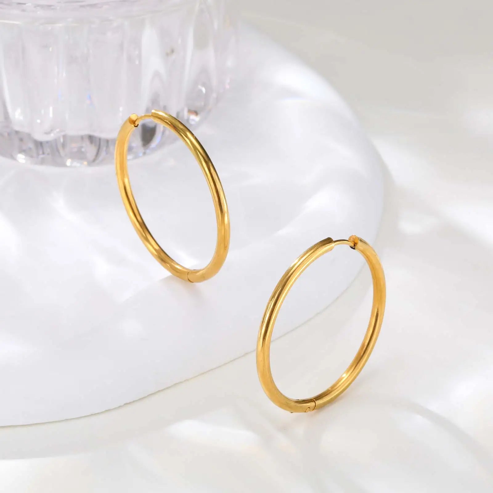 Minimalist Circle Hoop Earrings for Women,Stainless Steel Gold Color Cartilage Ear Bone Piercing Round Earrings,Classic Jewelry