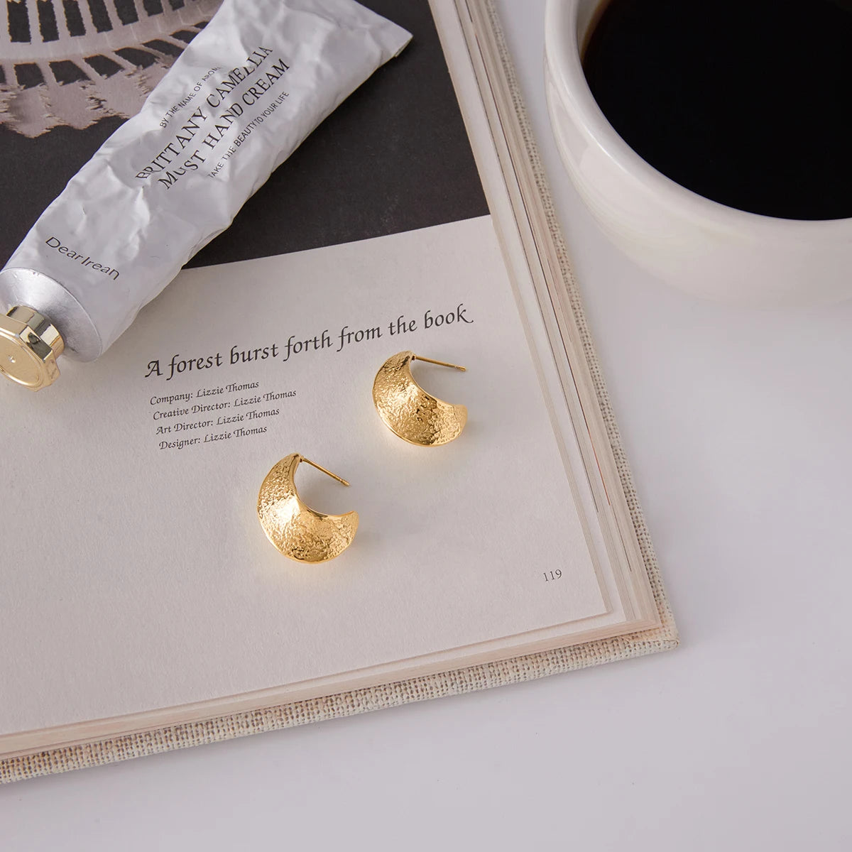 Uworld Simple Classic Hammer Oattern Hollow C-ring Chubby Ear studs 18K PVD Plated Stainless Steel Waterproof Jewelry