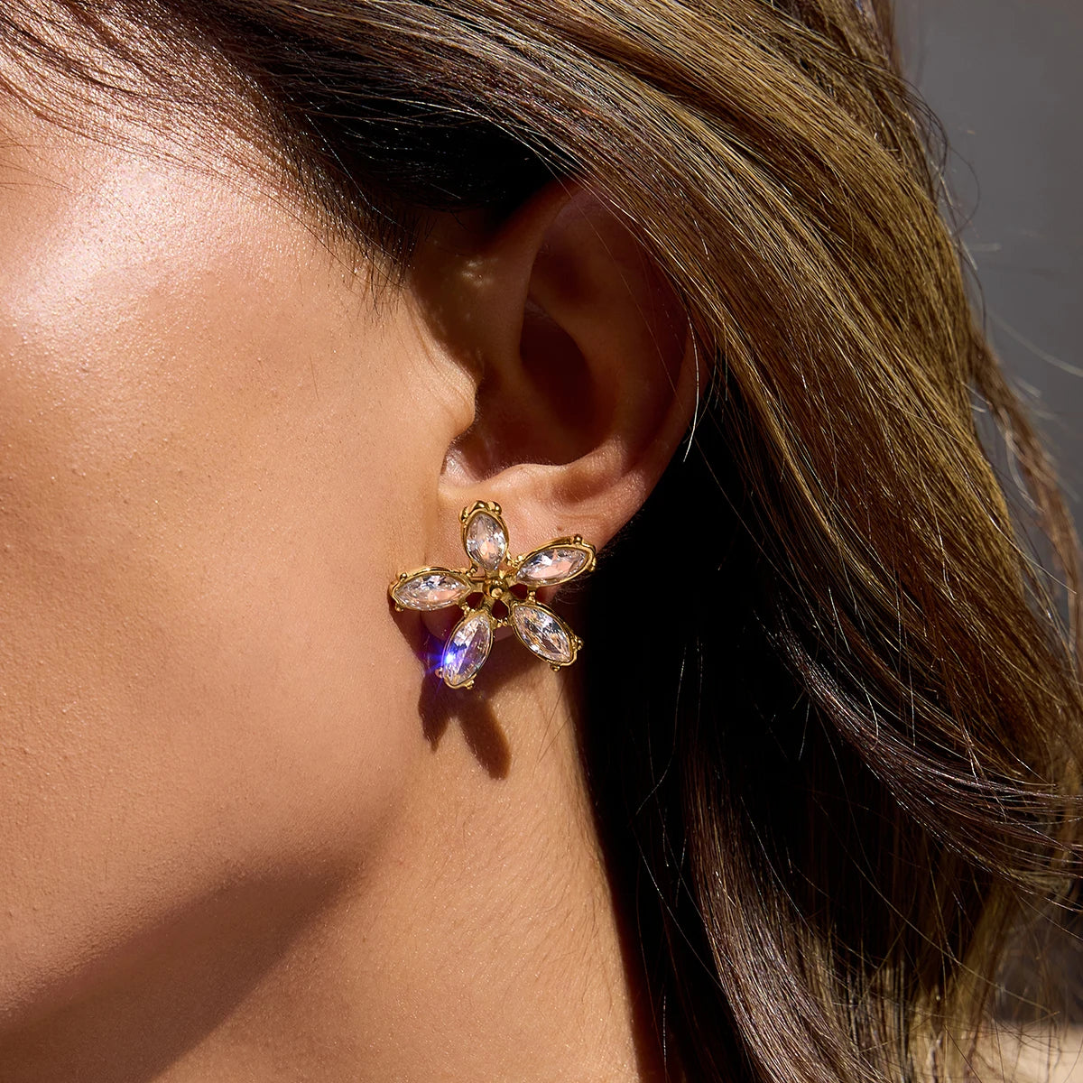 Uworld Fashion Trend 18K Gold Color Plated Stainless Steel White Zircon Flower Ear Studs Women's Jewelry Gift for Her