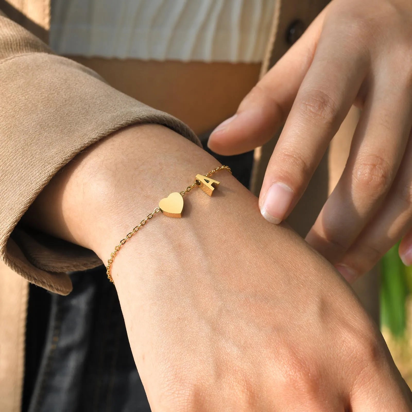 Dainty 26 Letters Initial A-Z Heart Chain Bracelets for Women Lady, Gold Color Plating Stainless Steel Cable Charm Wristband