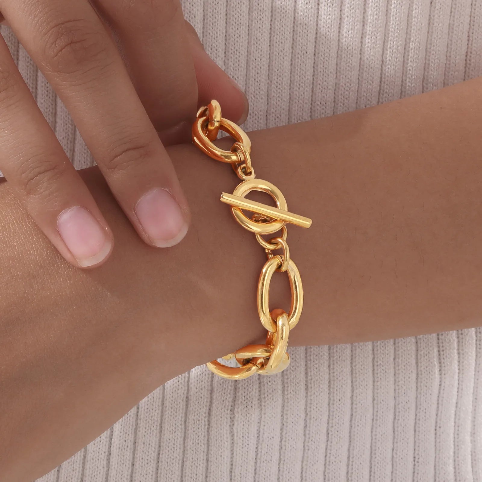 Women's Twisted Ring-connected Toggle-clasps Bracelet,Stainless Steel 18K Gold Plated Rolo Chain Bracelets,OT Lock Jewelry Gifts