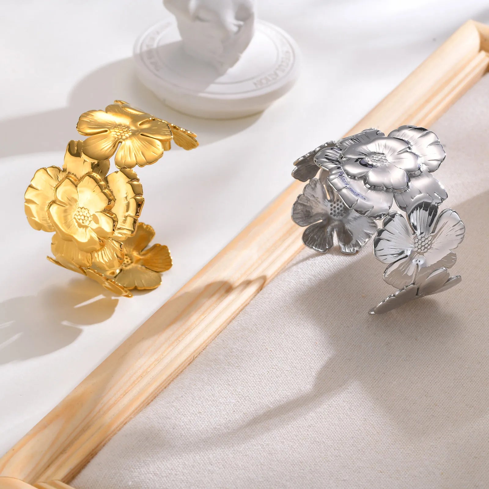 Stainless Steel Cuff Bracelet,Exquisite Classic Flower Pattern Openning Bangles Bracelet for Women,Exaggerate Hand Ornament Gift