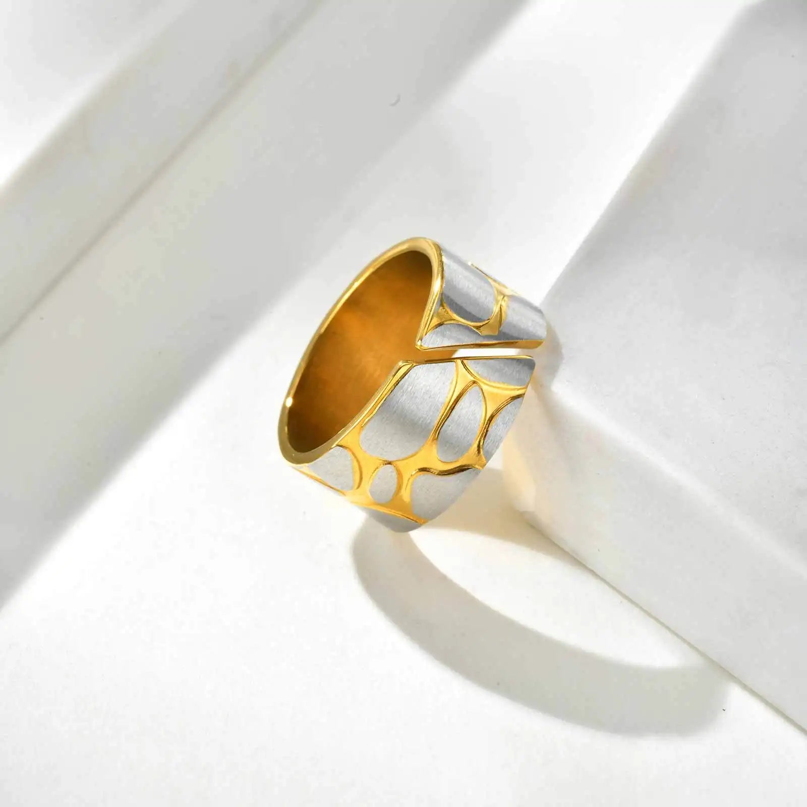 Stainless Steel Artistic Ring for Women, 18k Gold Plated Two-color Pebbles Open Wide Ring Non-fading Jewelry
